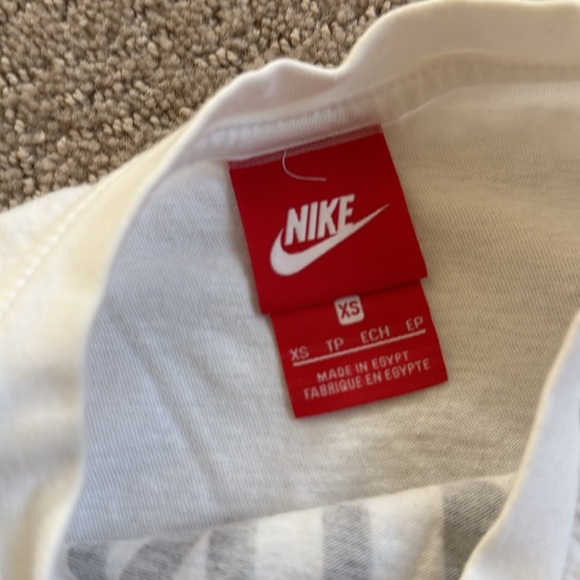 Nike Women's Muscle Tank - Picture 3 of 5